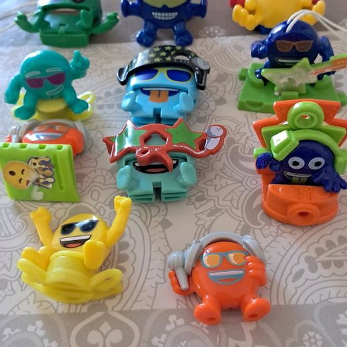 Emoji figures used, set of 11 pieces