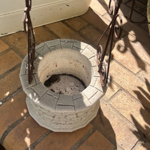 Vintage well flowerpot used, slight rust on iron