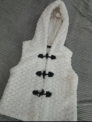 White fur vest with hood size M new, soft and cozy