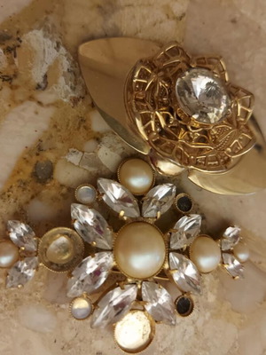 Pins used, set of 2, one missing stones
