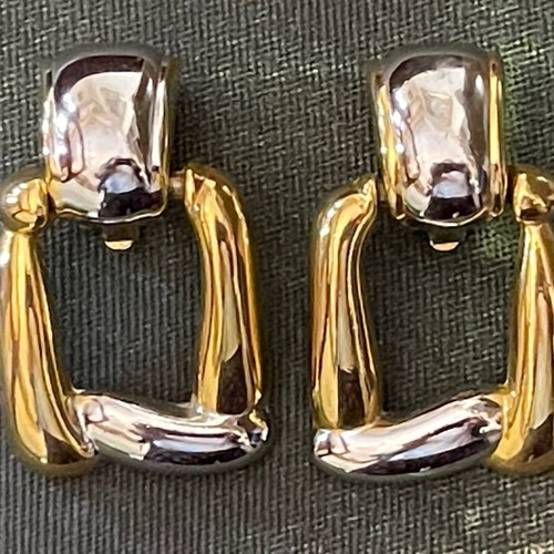 P.E.P. clip earrings collectible like new