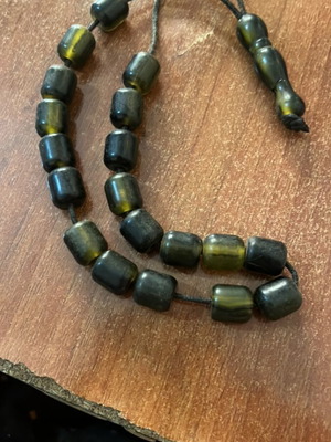Worry beads with oil effect and internal water color