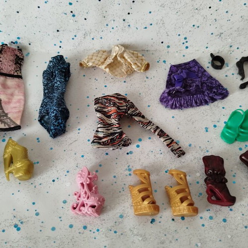 Monster High & Ever After High assorted clothes and accessories lot