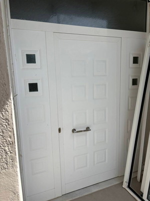 Exterior door like new condition