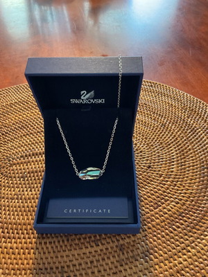 Swarovski necklace new, silver, shiny and elegant