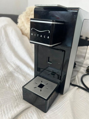 Coffee maker like new, slightly used