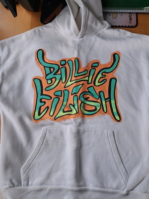 Φούτερ Billie Eilish XS Bershka άσπρο σαν καινούργιο