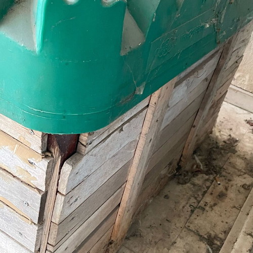 Wooden outdoor dog house used with plastic roof for medium or large dogs