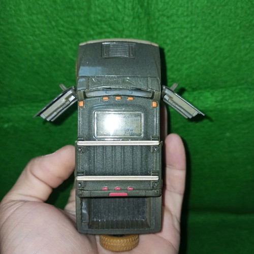 Kinsmart 2005 Off Road Green Hummer H2 SUT used, scale 1/40