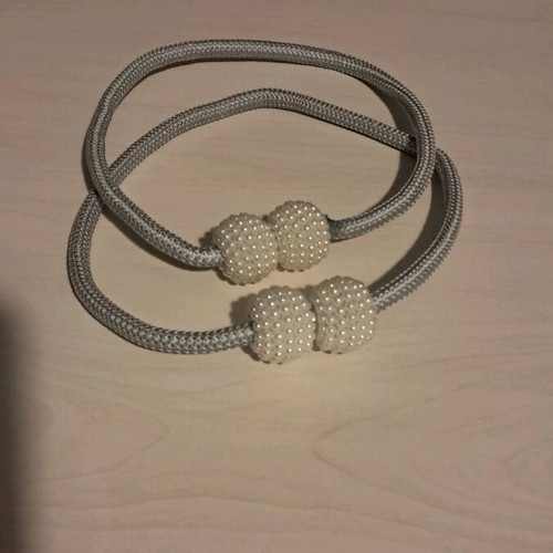 Curtain tiebacks like new, set of 2 with magnetic clasp
