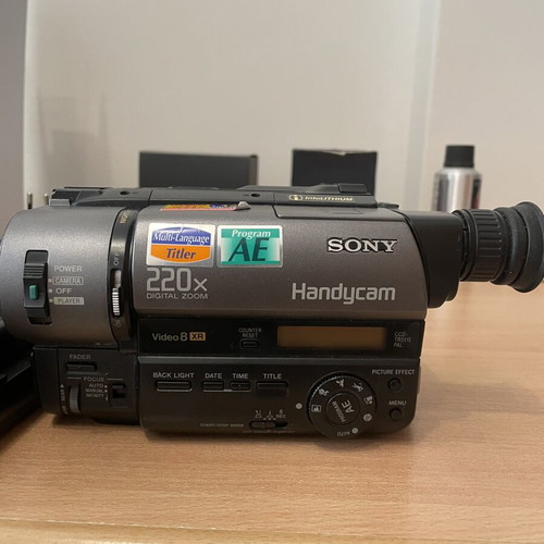 Sony Handycam Video8 Camcorder NightShot 0 Lux 18x Optical Zoom excellent condition