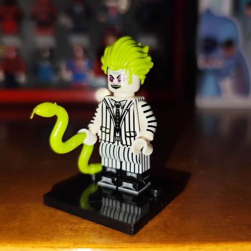 Beetlejuice figure like new with base and accessories