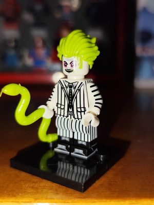 Beetlejuice figure like new with base and accessories