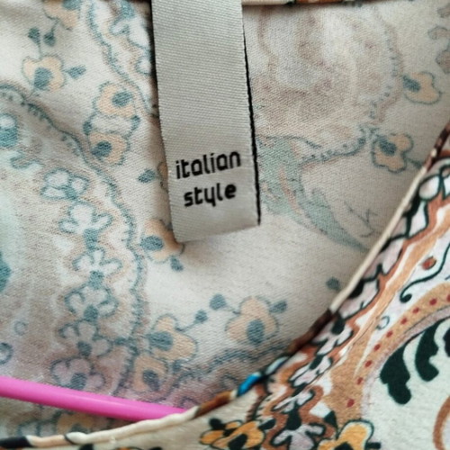 Women's blouse with paisley print like new, size M