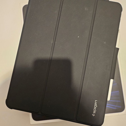 Ipad Pro 12.9 M1 2TB 5G used with Pencil 2 and Spigen Armor case