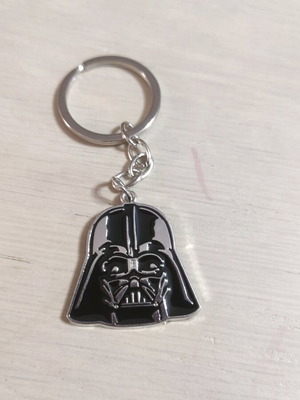 Darth Vader Star Wars keychain like new, silver