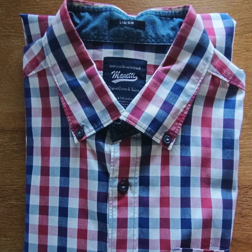 Manetti L slim shirt like new, blue and red