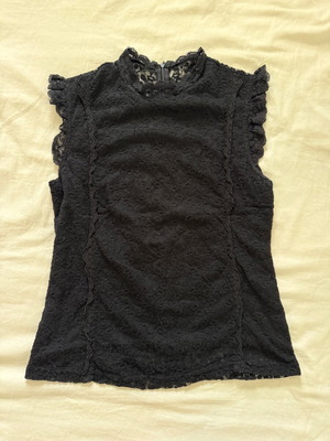 Black Lace Sleeveless Blouse with Ruffle Details used XS/S