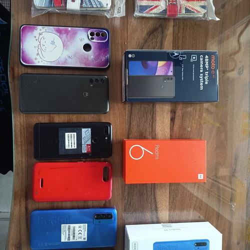 Mobile phones used, Motorola E40 works, 2 Xiaomi for parts