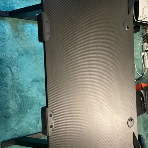 Gaming desk like new with dimensions 75x60x110cm