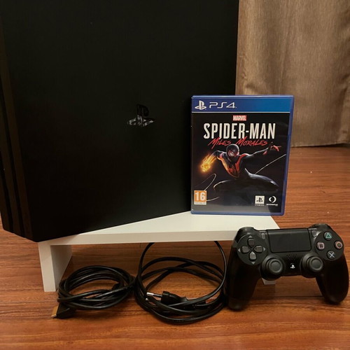 Sony PlayStation 4 Pro 1TB σαν καινούργιο με παιχνίδι Spider Miles Morales