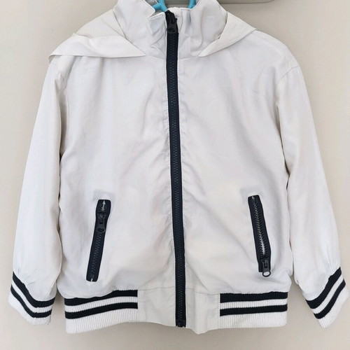 Energiers jacket like new for 4-year-old child, white with blue details
