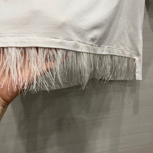 Women's blouse used, white short asymmetric with feathers