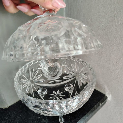 Fondue pot with lid, round shape, like new