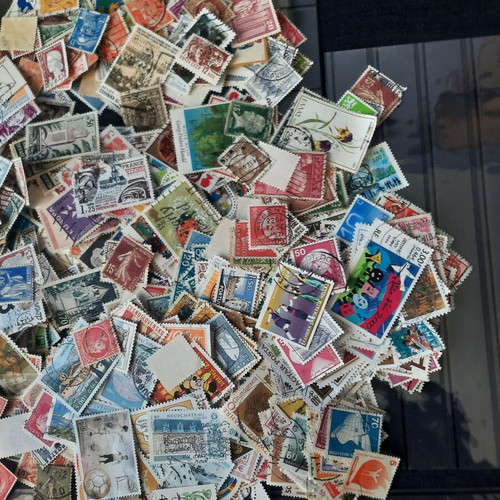 Large Lot of 1350 European Stamps like new with storage cards