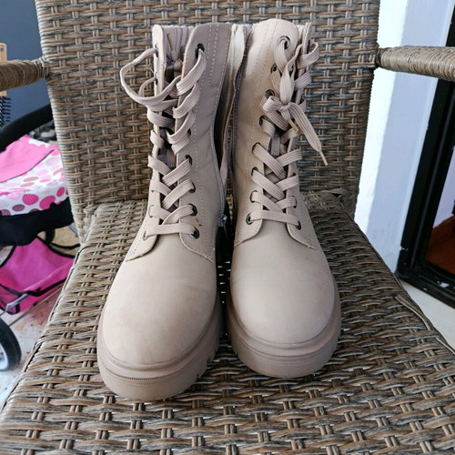 Boots like new, size 42, beige