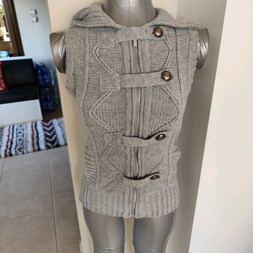 Stradivarius gray knitted sleeveless vest used, size M