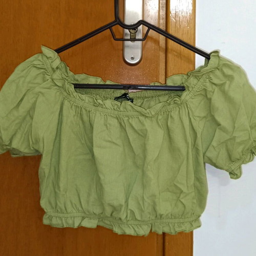 Off shoulder lettuce trim crop top new, green, size XS