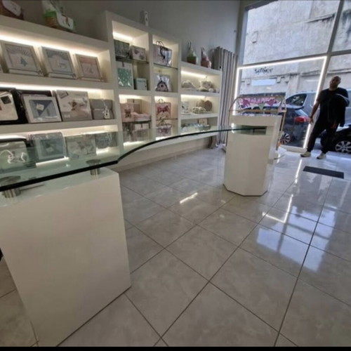 Luxury Shop Counter 3m with White Lacquer and 20mm Safety Glass, Like New