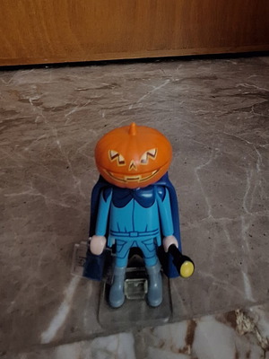 Pumpkinhead / Headless Horseman figure with flashlight and stand