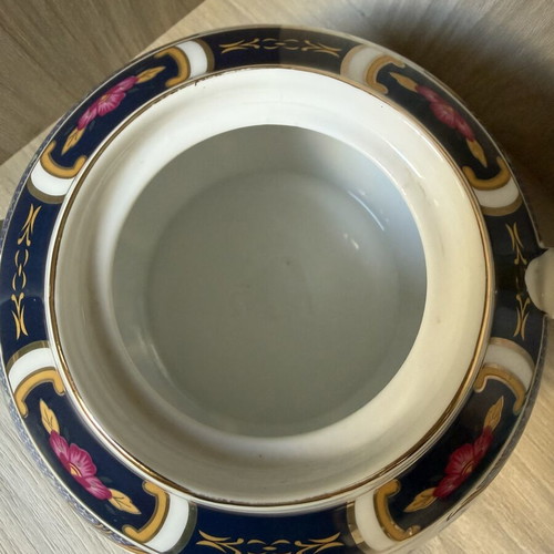 Porcelain teapot with strainer