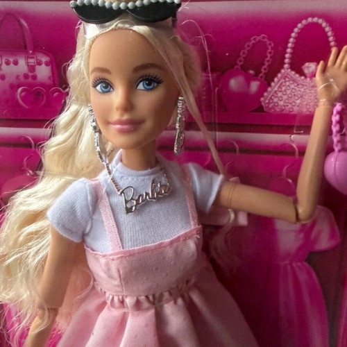 Barbie Deluxe Style Doll new