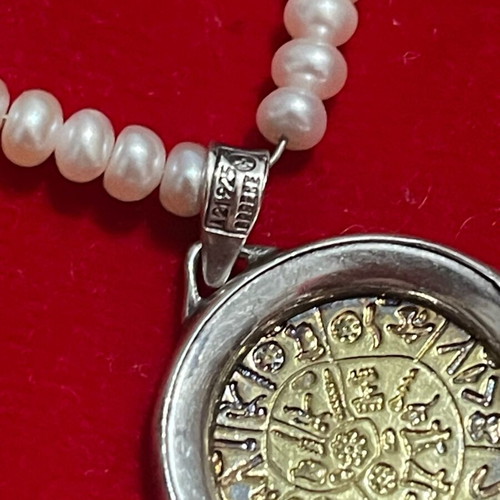 Pearl necklace with silver-gold pendant LALAOUNIS A21 used, 42 cm double-sided