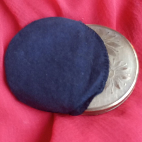 Vintage gold-plated powder compact like new with fabric case