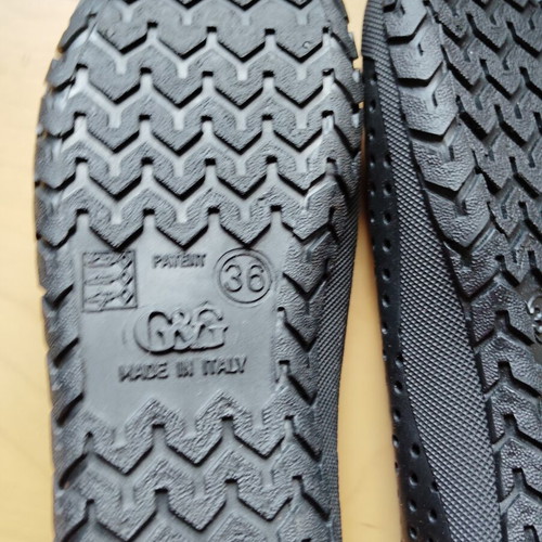 Children's black rubber shoes size 36 new beach shoes