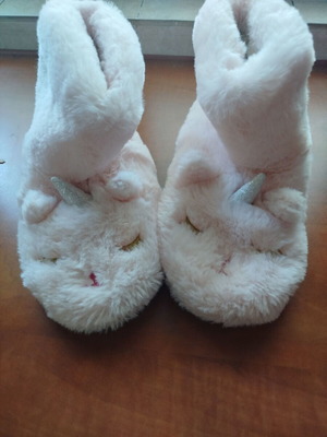 Slippers size 30-31 unicorn design like new, pink H&M