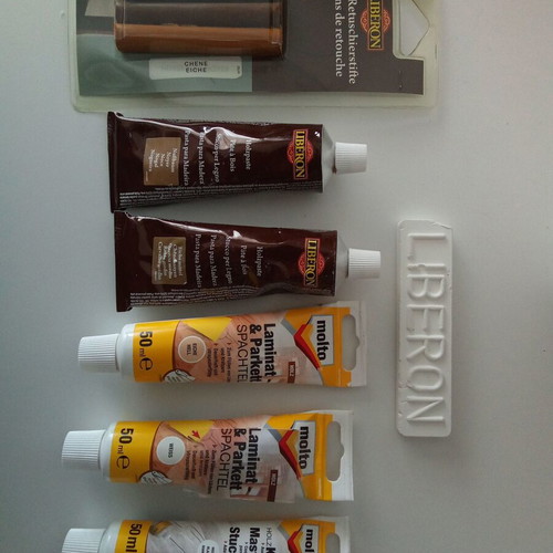 Parquet repair kit used with pencils and wood pastes