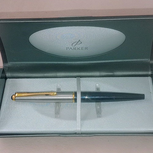 Parker 45 Flighter Fountain Pen like new, 14k gold nib, brushed steel