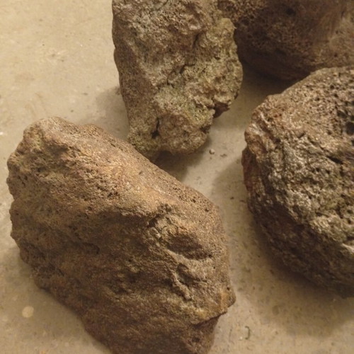 Aquarium pumice stones like new, pack of 4, approx 20 kg