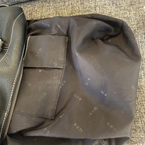Kem leather shoulder bag like new, black