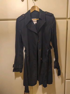 Iso black trench coat size S like new
