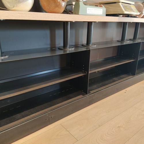 Metal shelf like new with 4cm wooden top