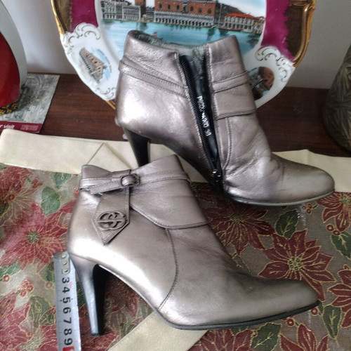 Silver boots like new, size about 37