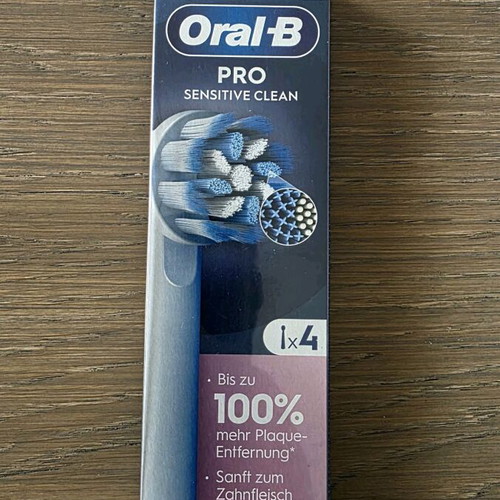 Oral-B electric toothbrush new with 4 replacement brush heads