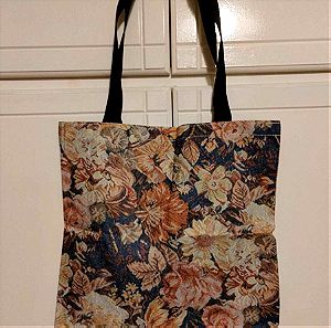 Τσάντα shopper  με τυπωμενα λουλούδια τύπου μπροκάρ