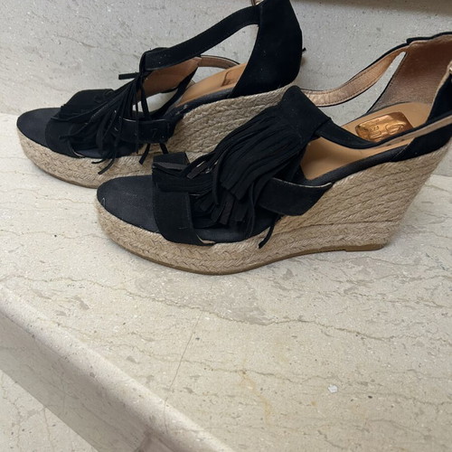 Kanna platform sandals size 38 like new, black suede with fringes